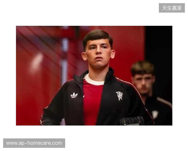 曼联青训教练：莱西踢球心智愈发成熟，跟一线队训练提升了他